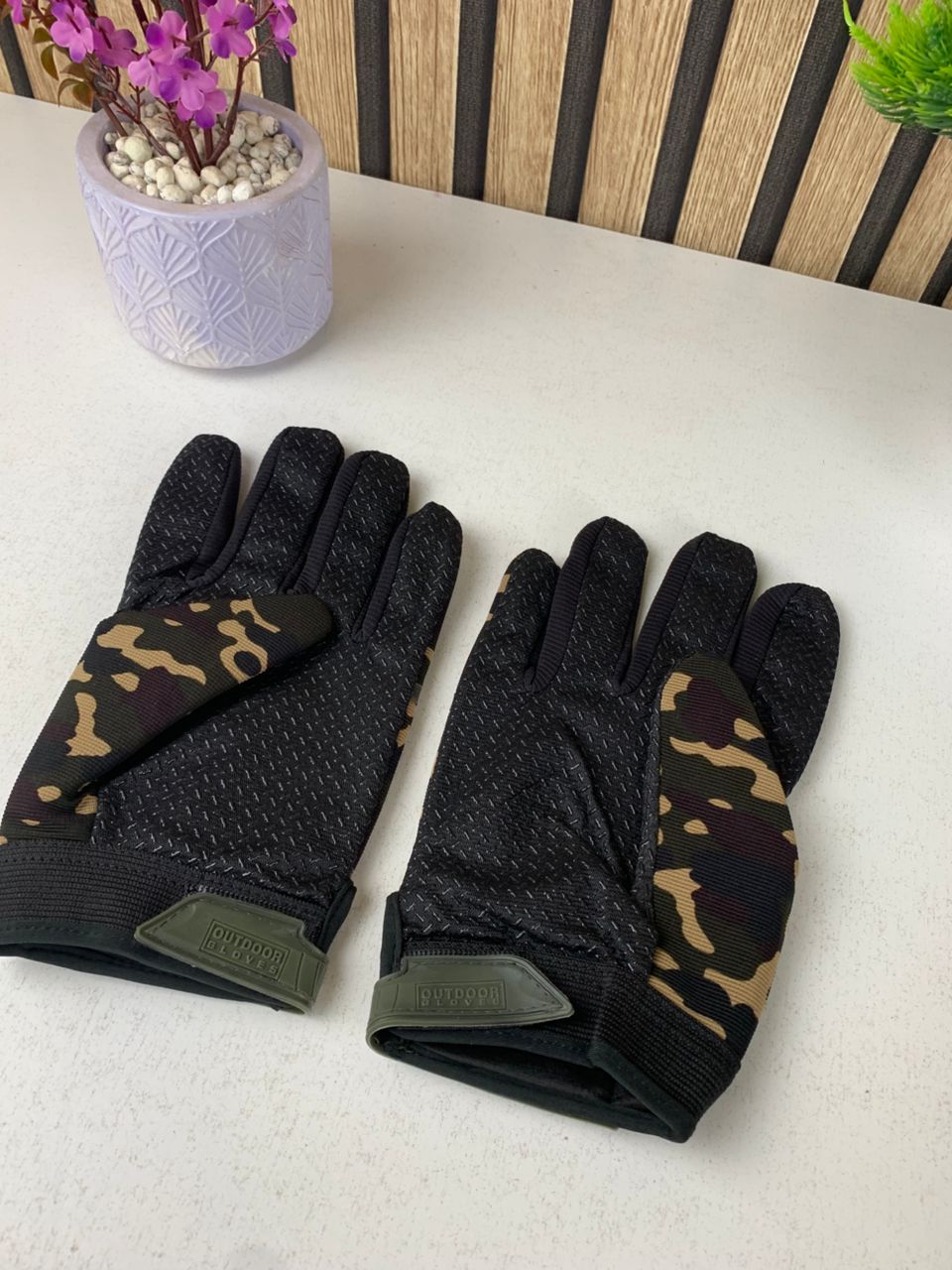Anti-slip motorcycle gloves with cushioning