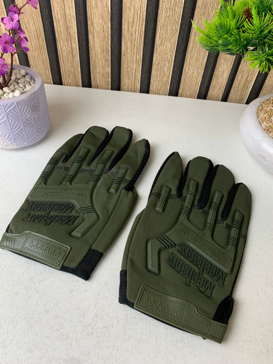 Anti-slip motorcycle gloves with cushioning