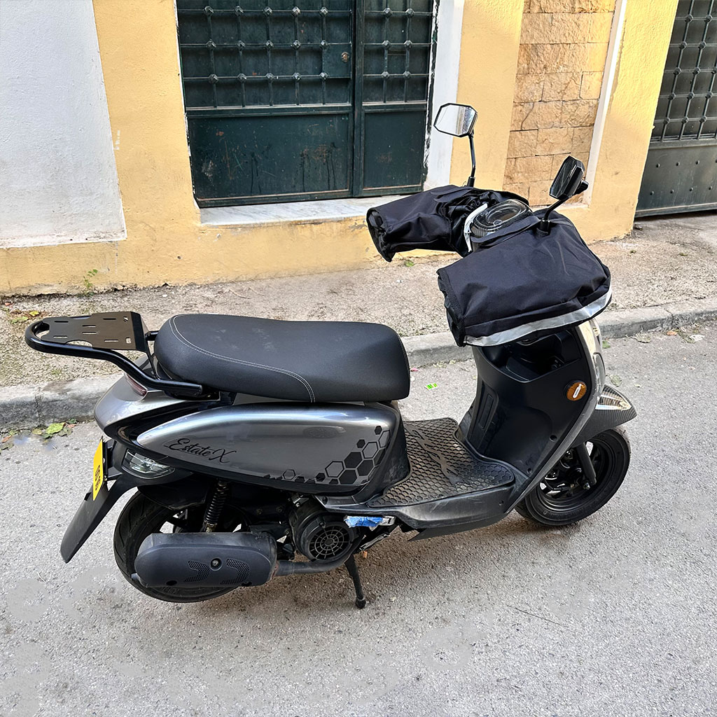Waterproof handlebar muffs for Vespa