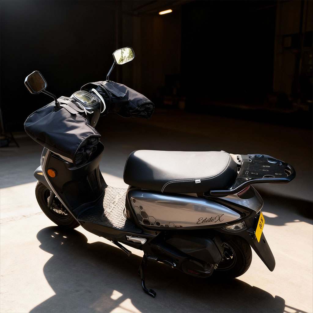 Waterproof handlebar muffs for Vespa