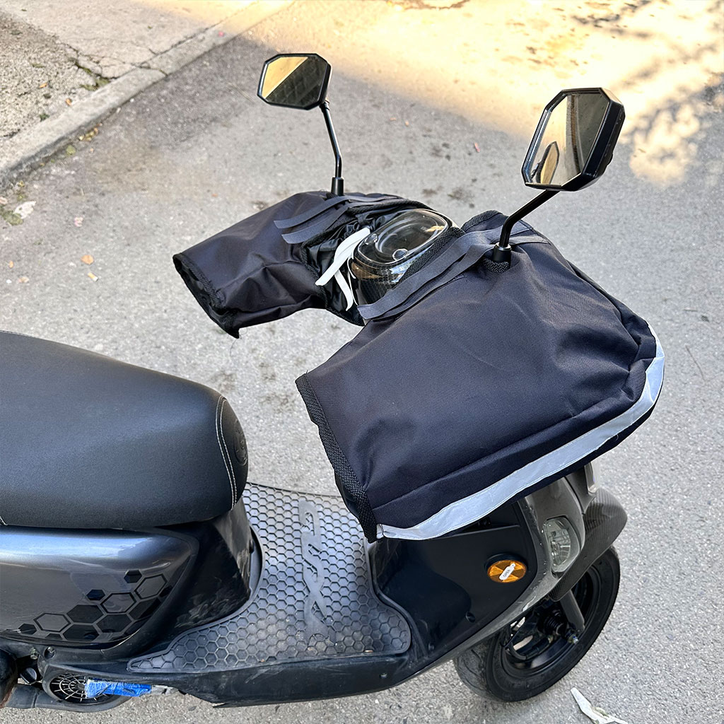 Waterproof handlebar muffs for Vespa