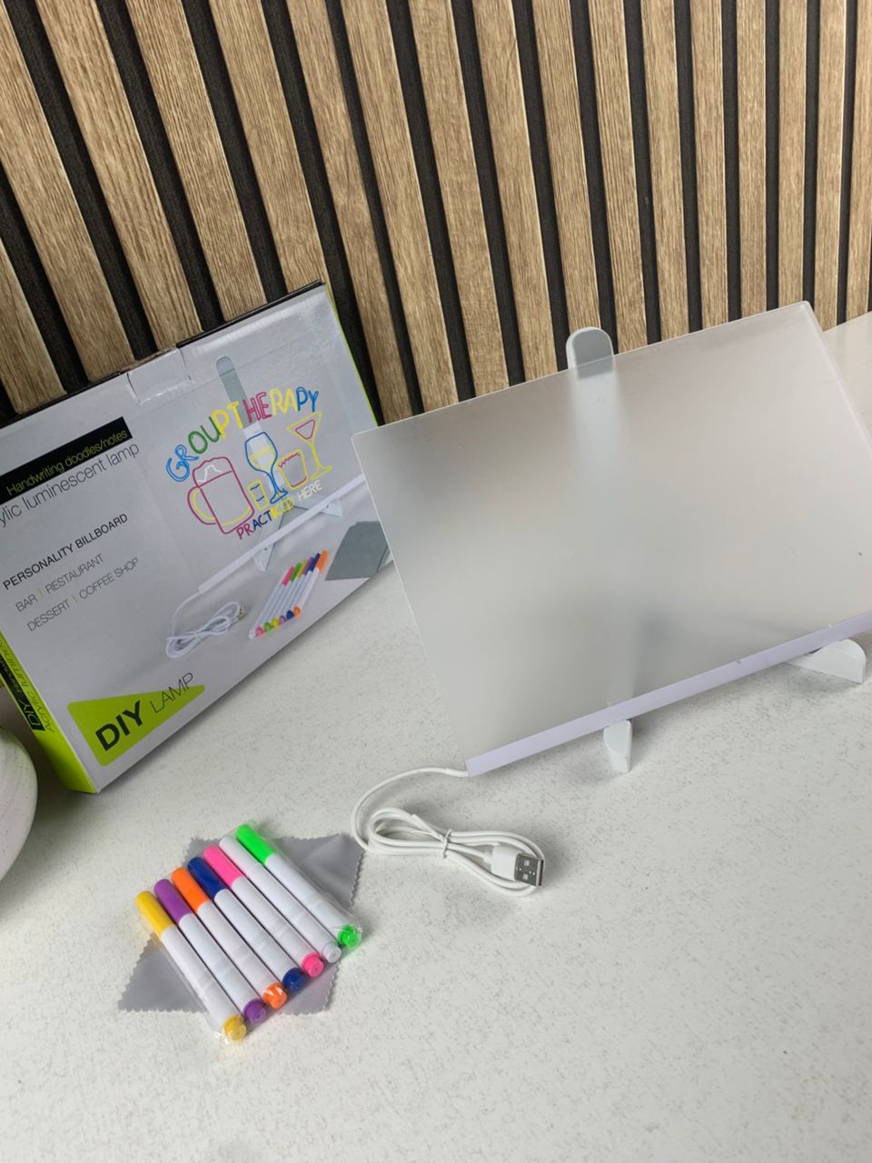 لوحة مذكرات LED مضيئة مع قلم 7 ألوان وحامل