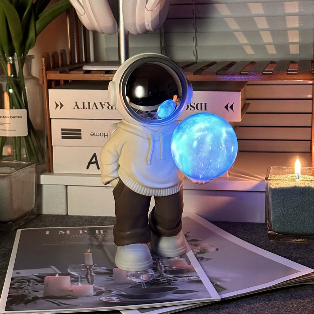 Bluetooth Speaker and Astronaut Lamp YM-121