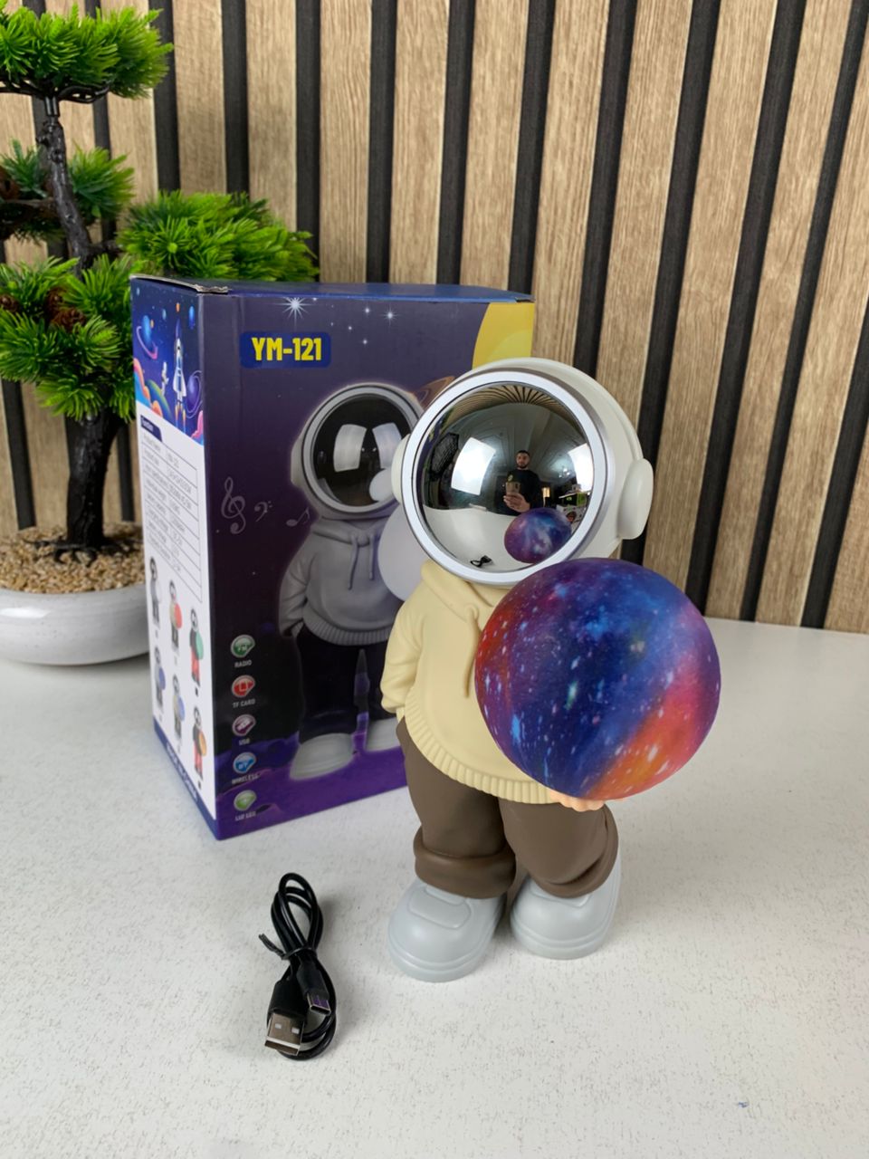 Bluetooth Speaker and Astronaut Lamp YM-121