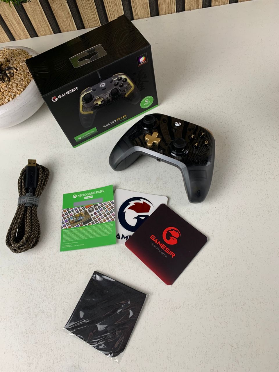 وحدة تحكم سلكية GameSir Kaleid Flux بإضاءة RGB لجهاز Xbox