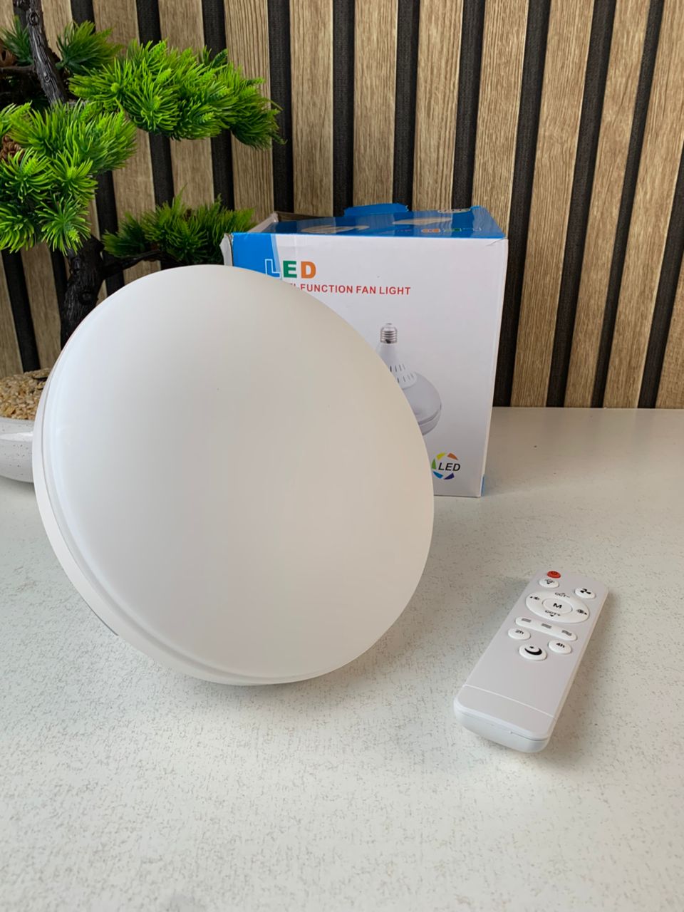 Ventilateur de plafond rétractable avec éclairage réglable et télécommande