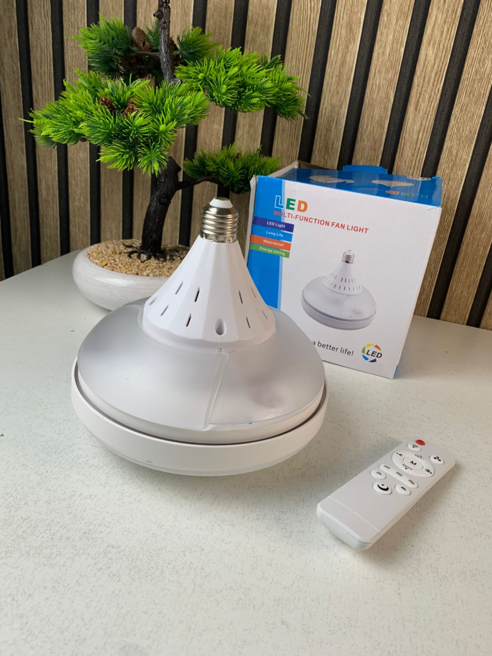 Ventilateur de plafond rétractable avec éclairage réglable et télécommande