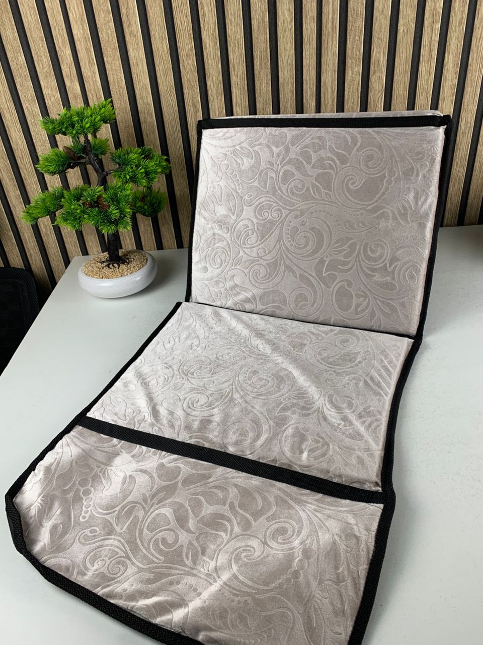 Sultan foldable prayer mat with backrest and back pocket V2