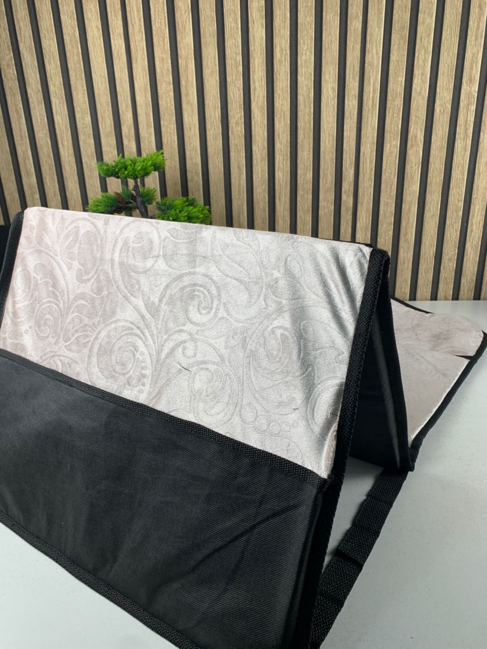 Sultan foldable prayer mat with backrest and back pocket V2
