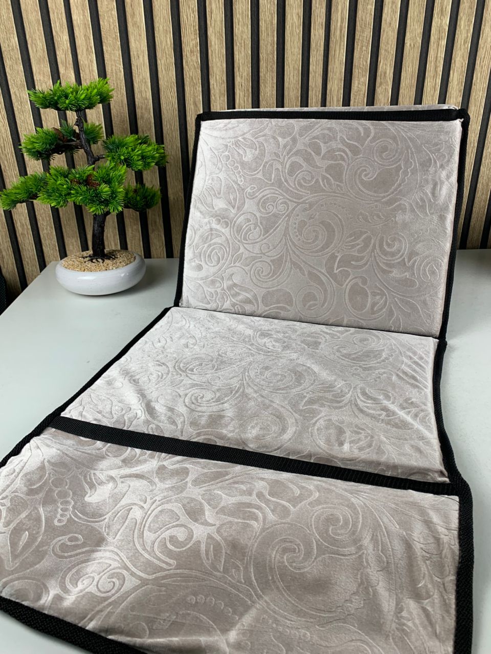 Sultan foldable prayer mat with backrest and back pocket V2