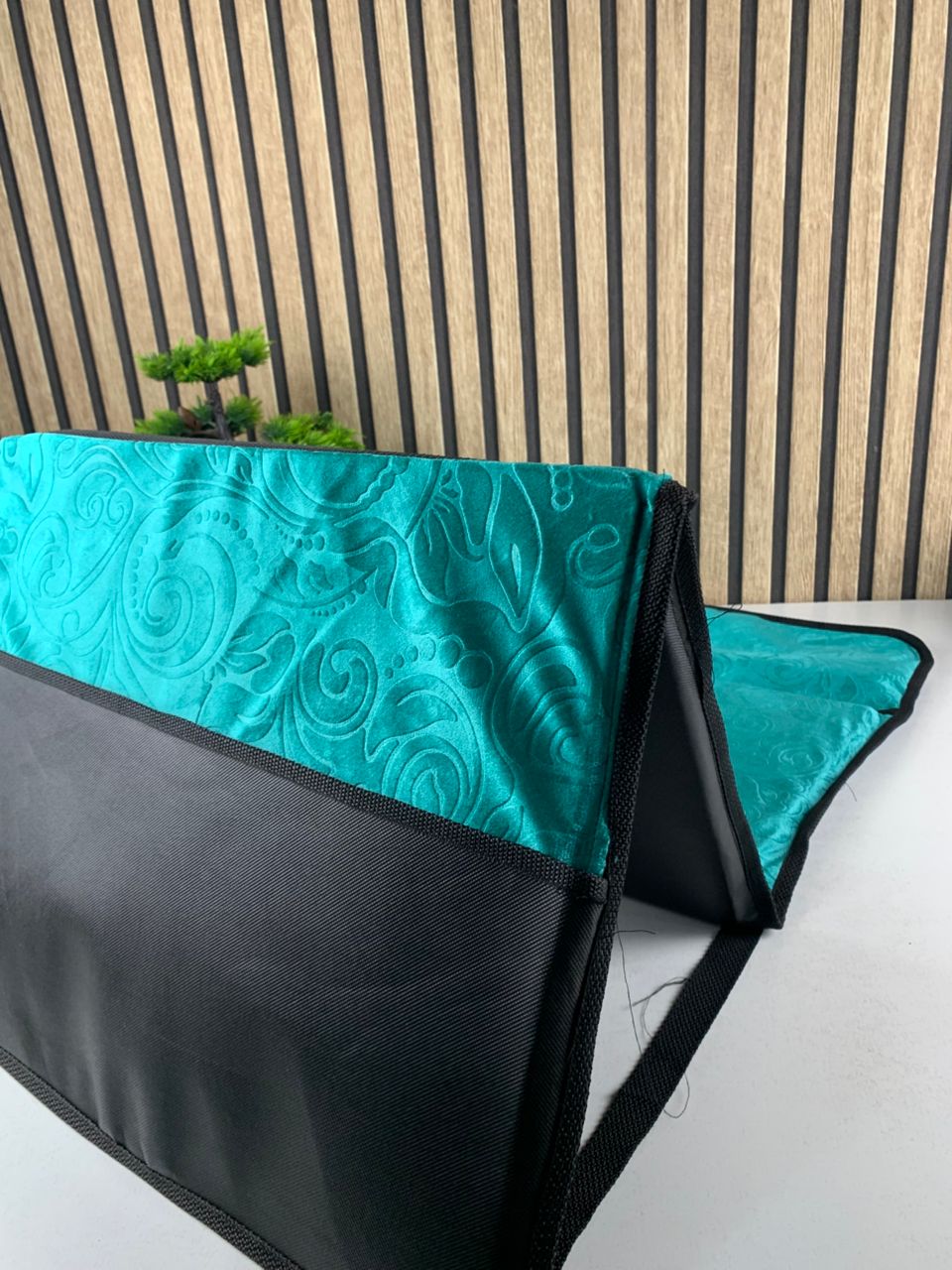 Sultan foldable prayer mat with backrest and back pocket V2