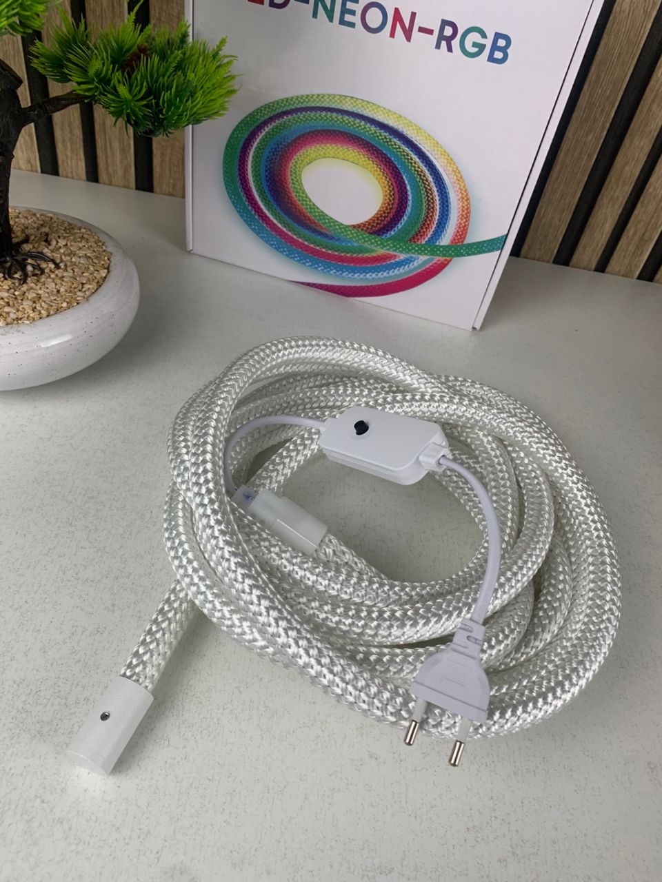 شريط إضاءة نيون LED دائري 360 درجة RGB مرن بنمط شبكي