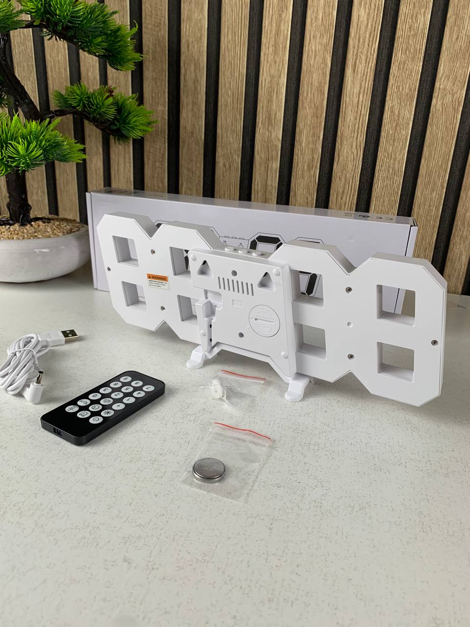 ساعة حائط رقمية LED ثلاثية الأبعاد GH0720L بيضاء