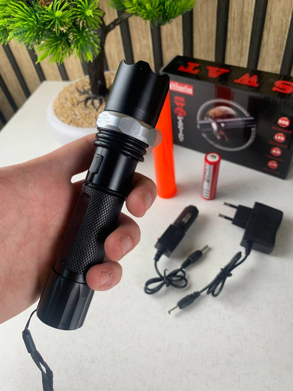 SWAT LED flashlight, multifunctional with zoom and 3 light modes