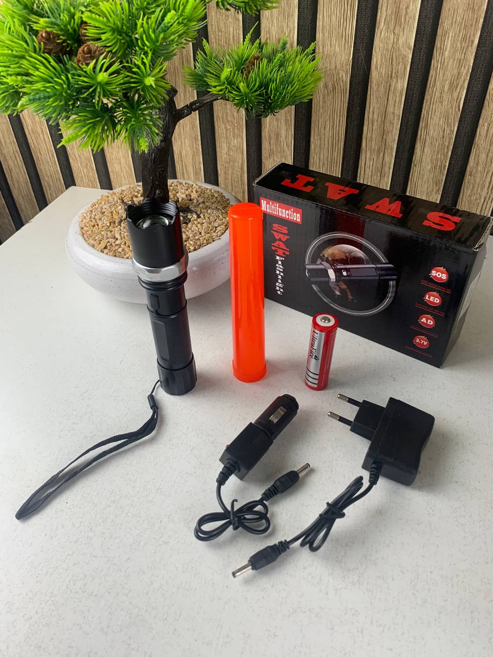 SWAT LED flashlight, multifunctional with zoom and 3 light modes
