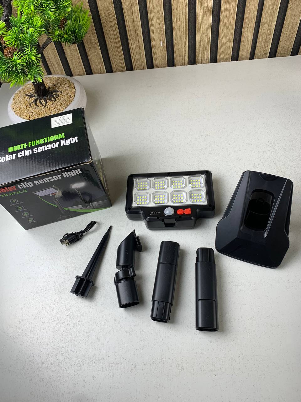Solar LED clip wall light with motion sensor YX-672L-1