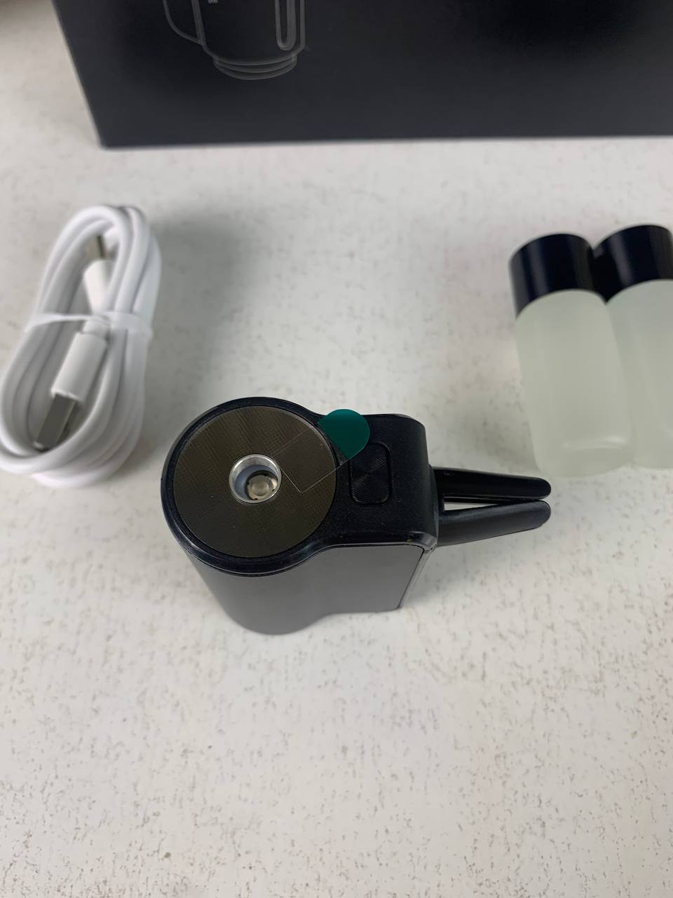 Smart car air vent oil diffuser with 3 refills