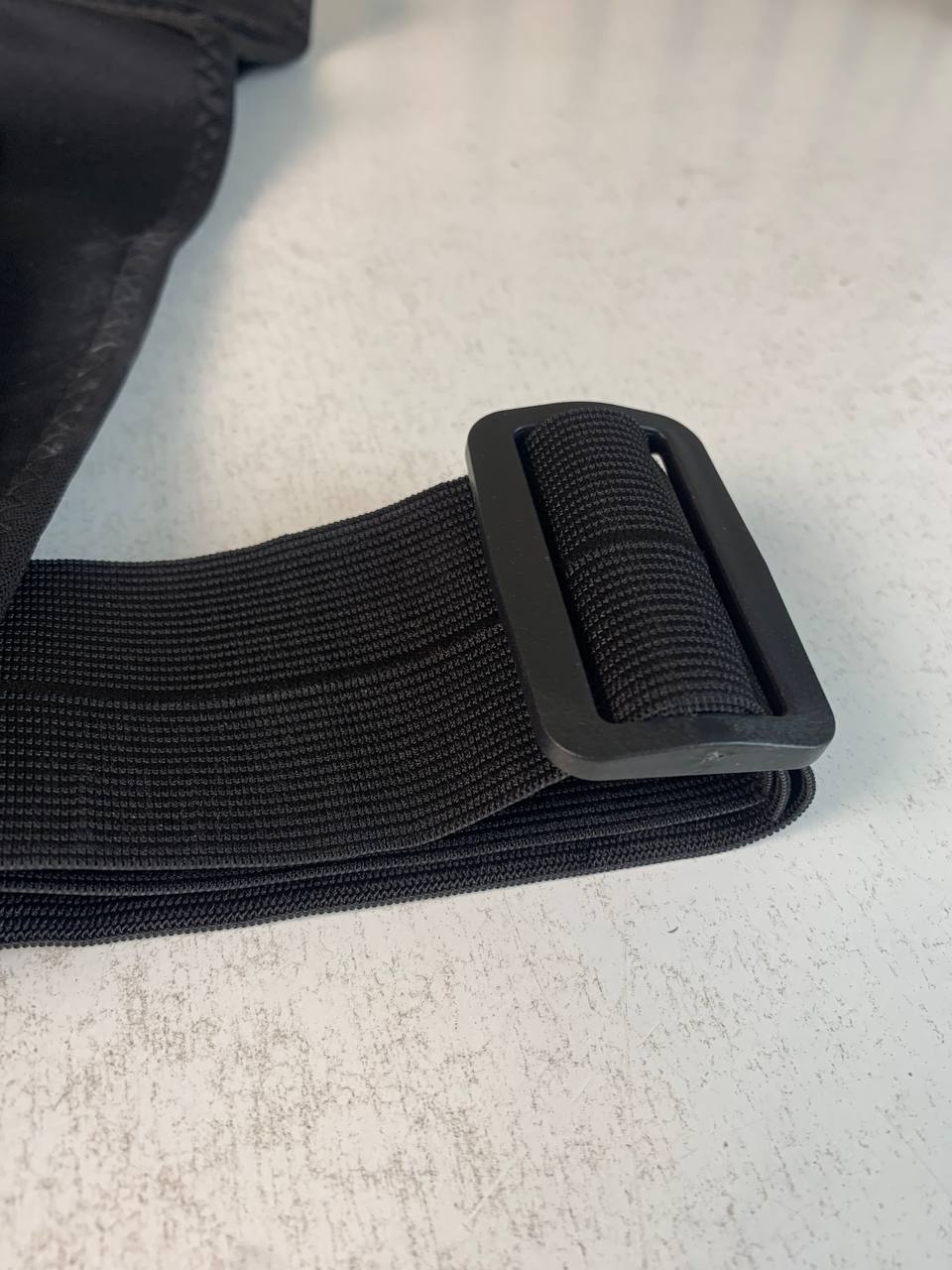 Unisex sports phone holder vest