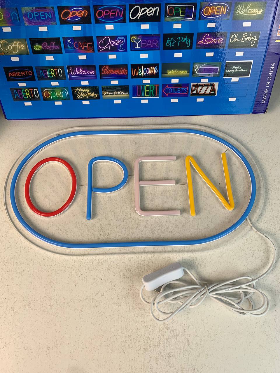 لوحة نيون LED مضيئة بكلمة Open