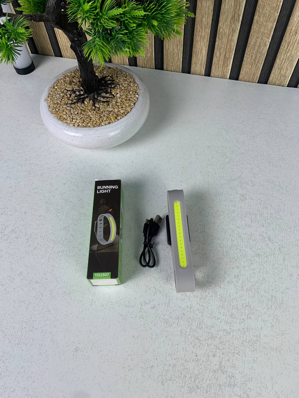 سوار LED رياضي مضيء قابل لإعادة الشحن للأمان