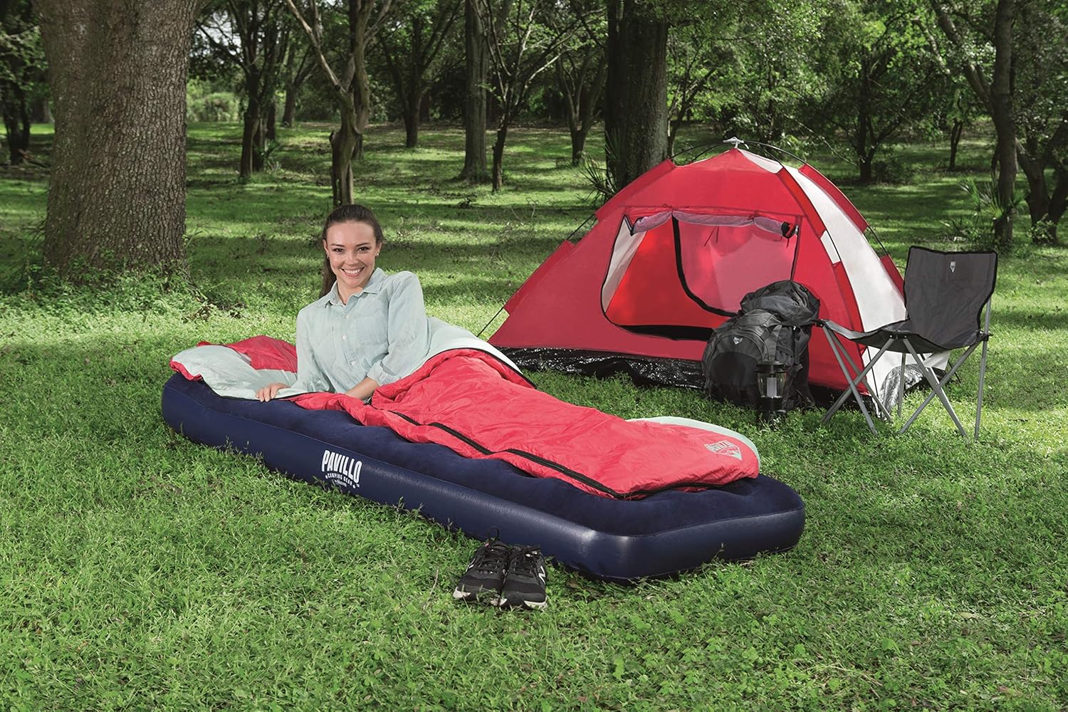 Inflatable air mattress with built-in foot pump 185x76cm