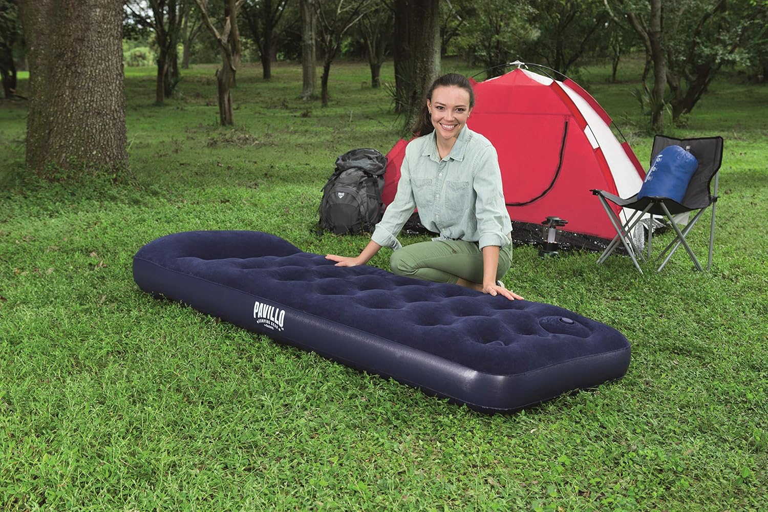 Inflatable air mattress with built-in foot pump 185x76cm