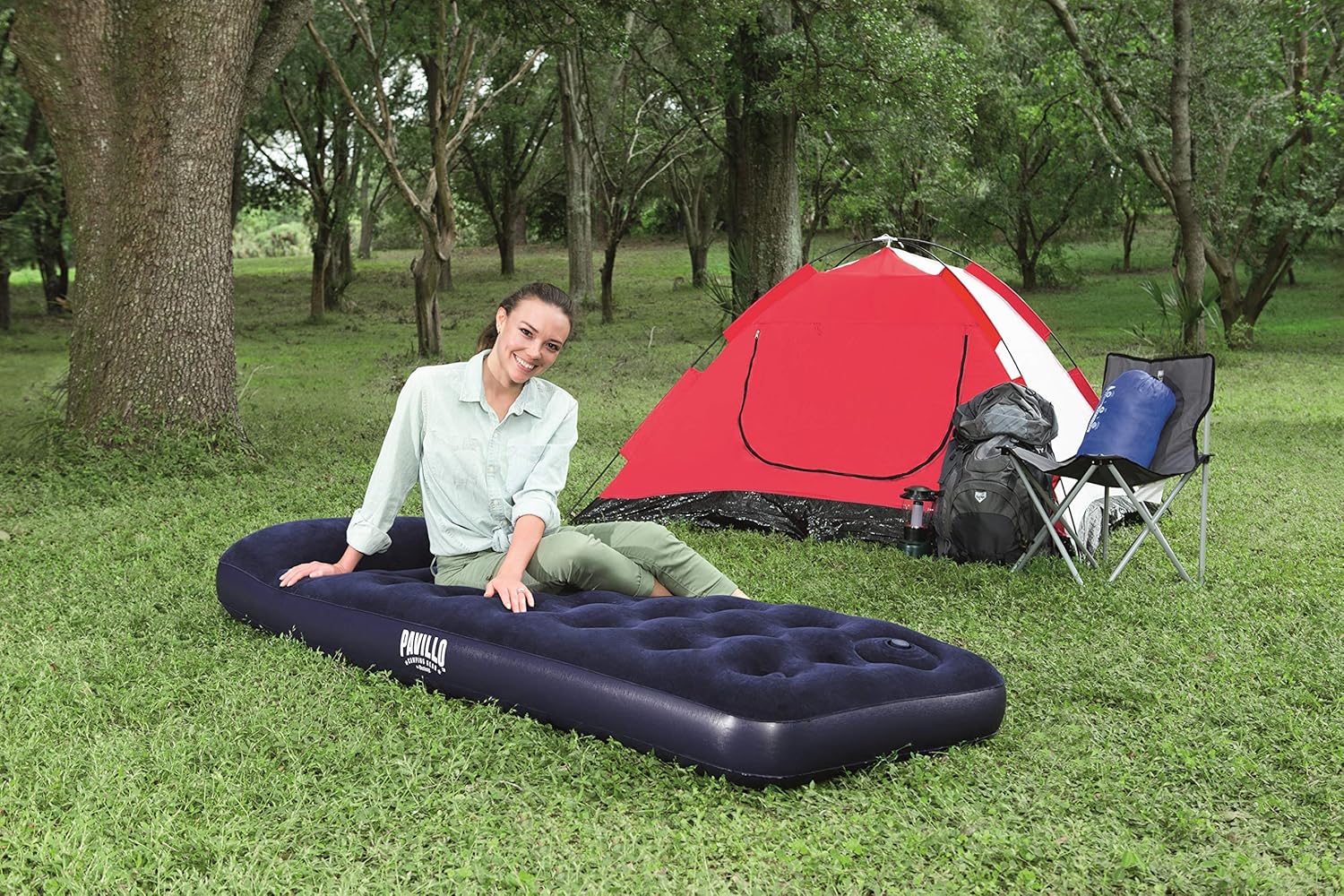 Inflatable air mattress with built-in foot pump 185x76cm