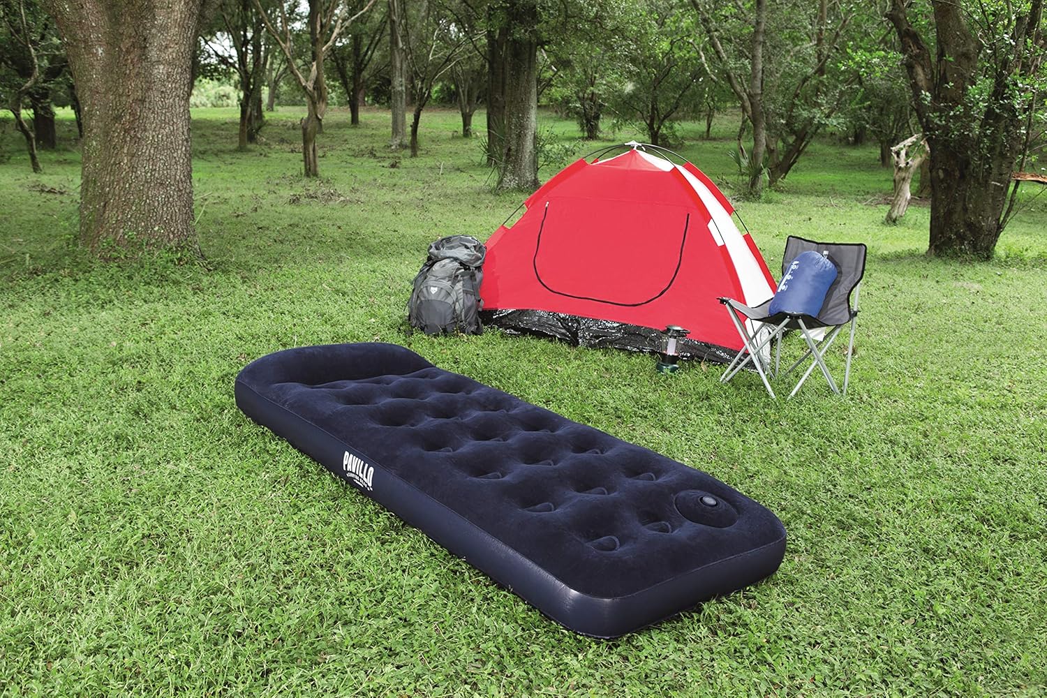 Inflatable air mattress with built-in foot pump 185x76cm
