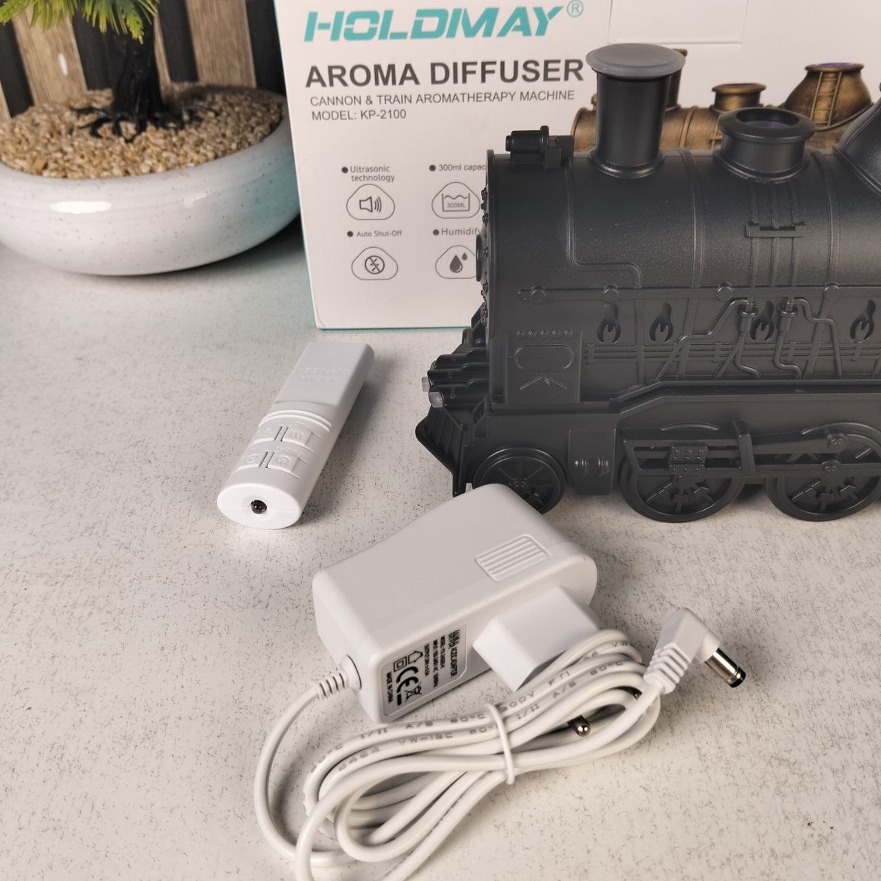 Train-shaped essential oil diffuser ultrasonic humidifier 300ml