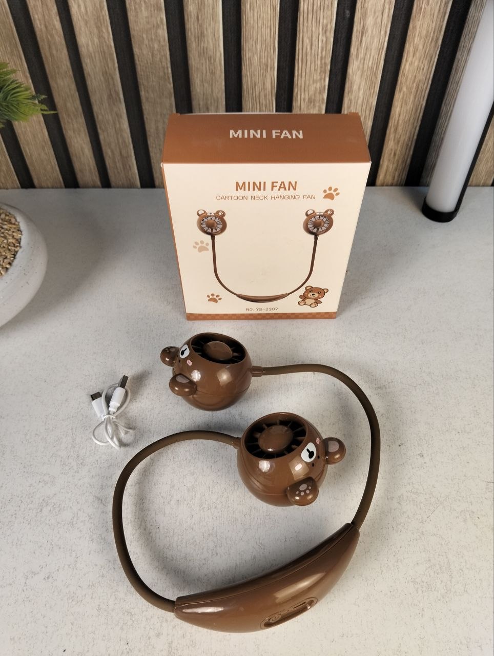 Mini adjustable USB desk fan