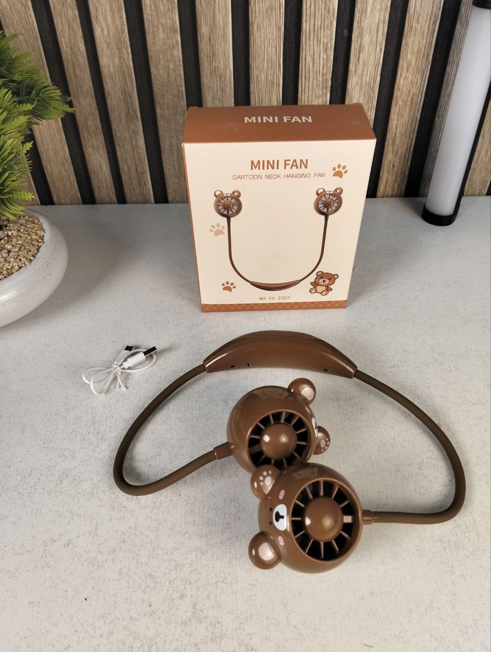 Mini adjustable USB desk fan