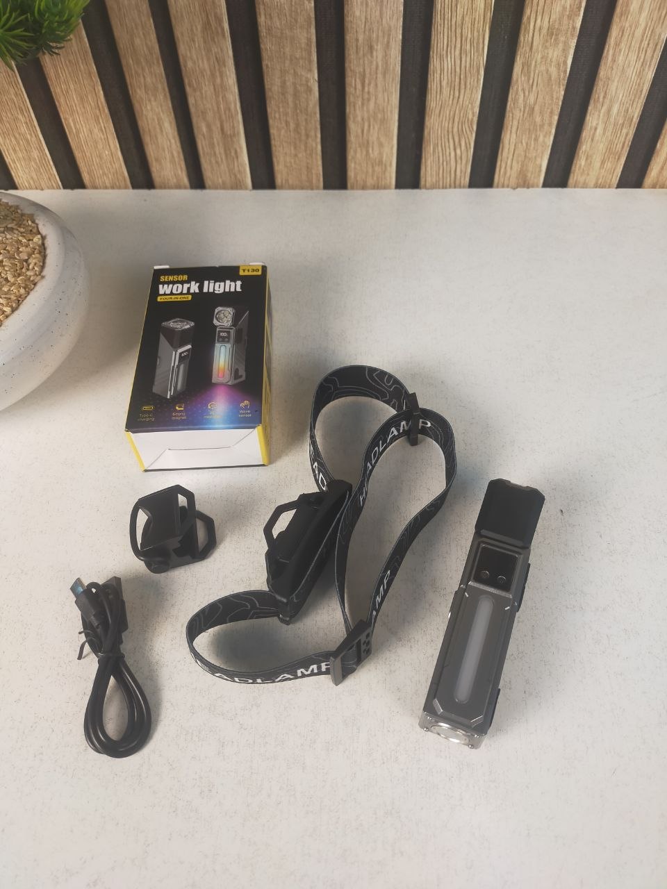 مصباح عمل LED متعدد الوظائف T130 مع إضاءة RGB وشاشة LCD