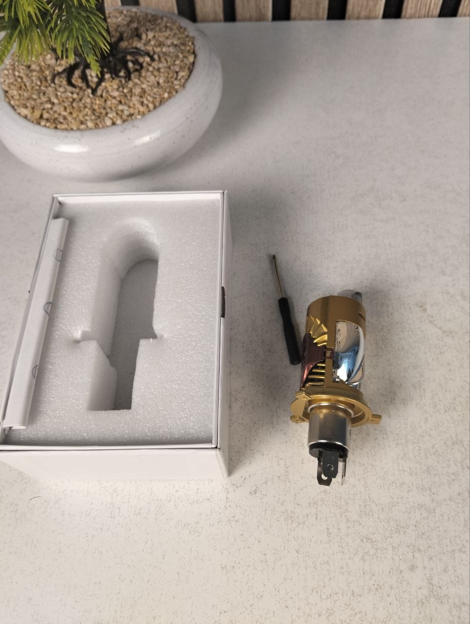 Ampoule LED H4 pour phare moto à double lentille